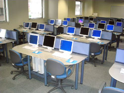 コンピューター研修室の様子